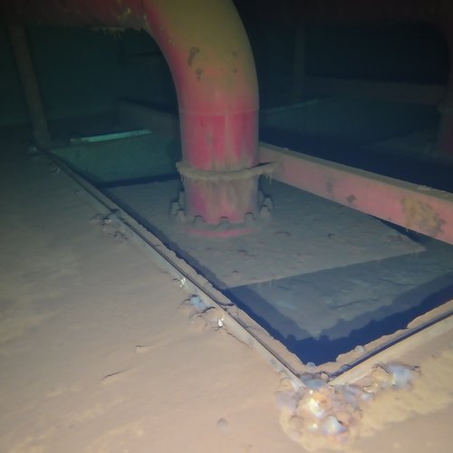 Sprinklertank-Inspektion: Betontank, 15 Jahre – Rohrstutzen Rohrschelle Sedimentablagerungen Bodensicht Tankinspektion